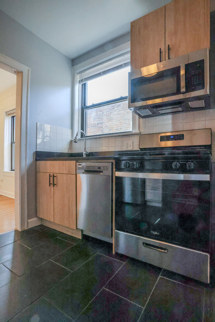 1633 W Lunt Avenue - Photo 3