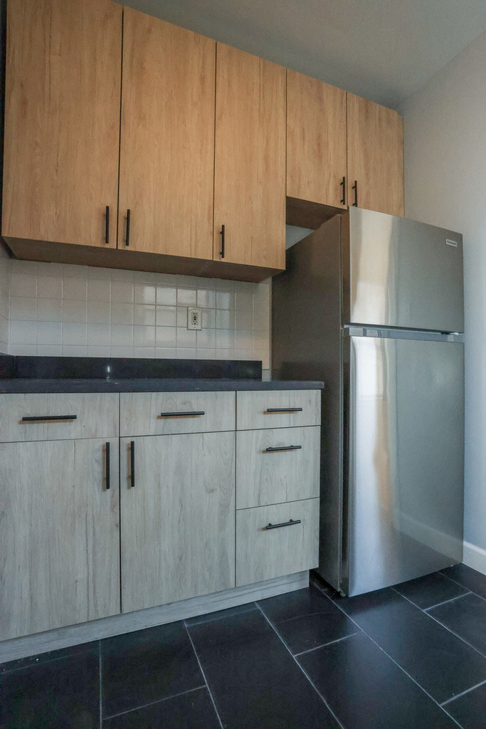 1633 W Lunt Avenue - Photo 2