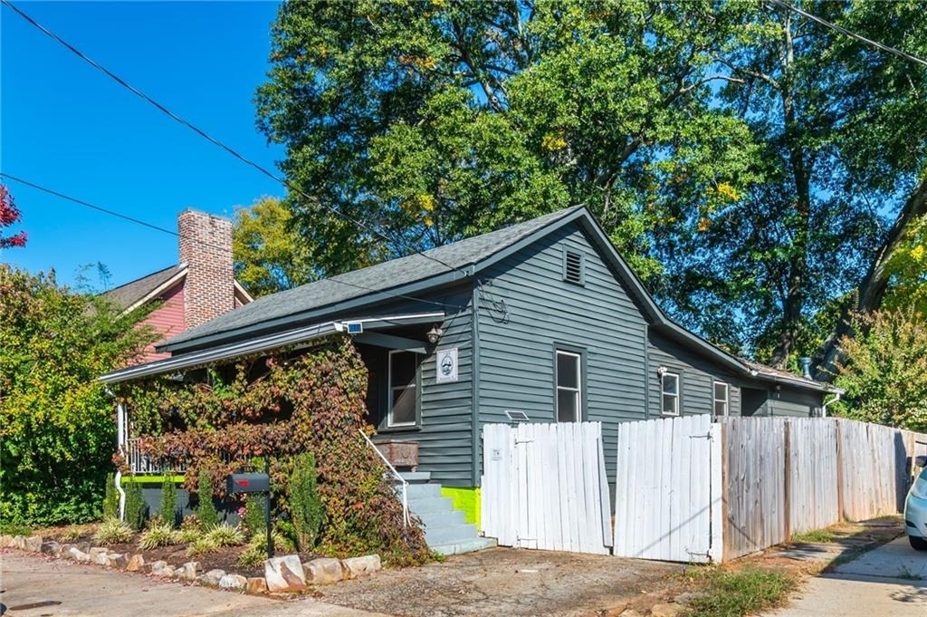 184 Savannah Street Se - Photo 1