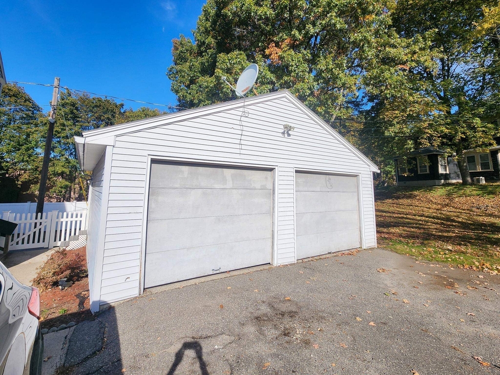141 Amherst - Photo 16