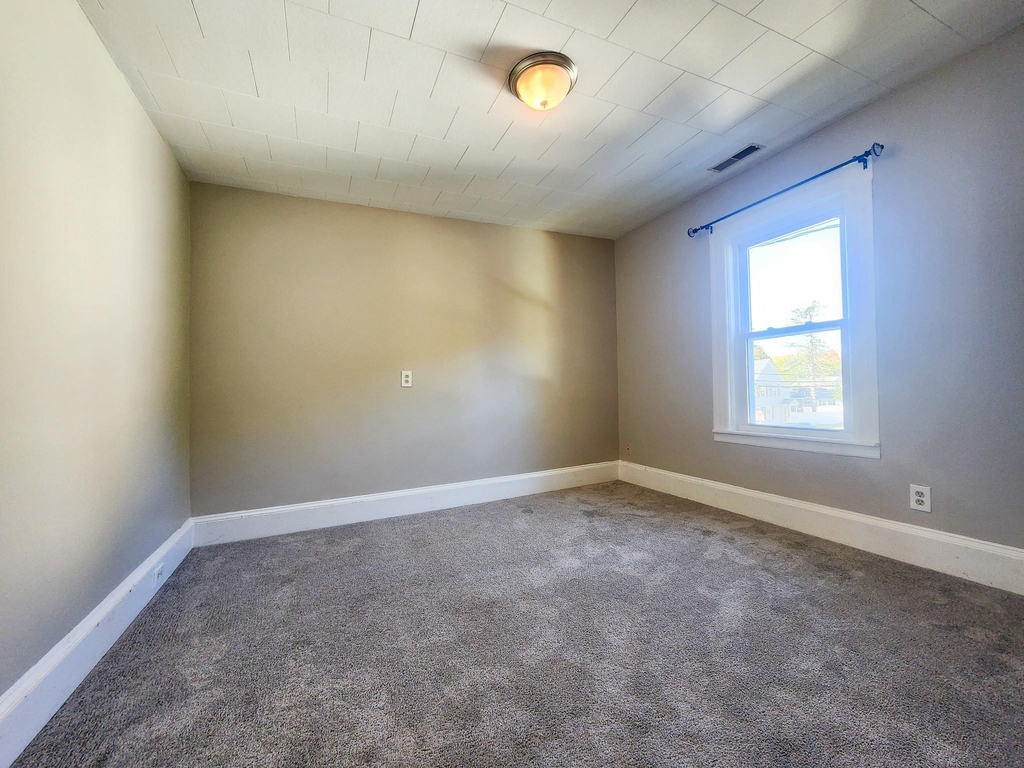 141 Amherst - Photo 5