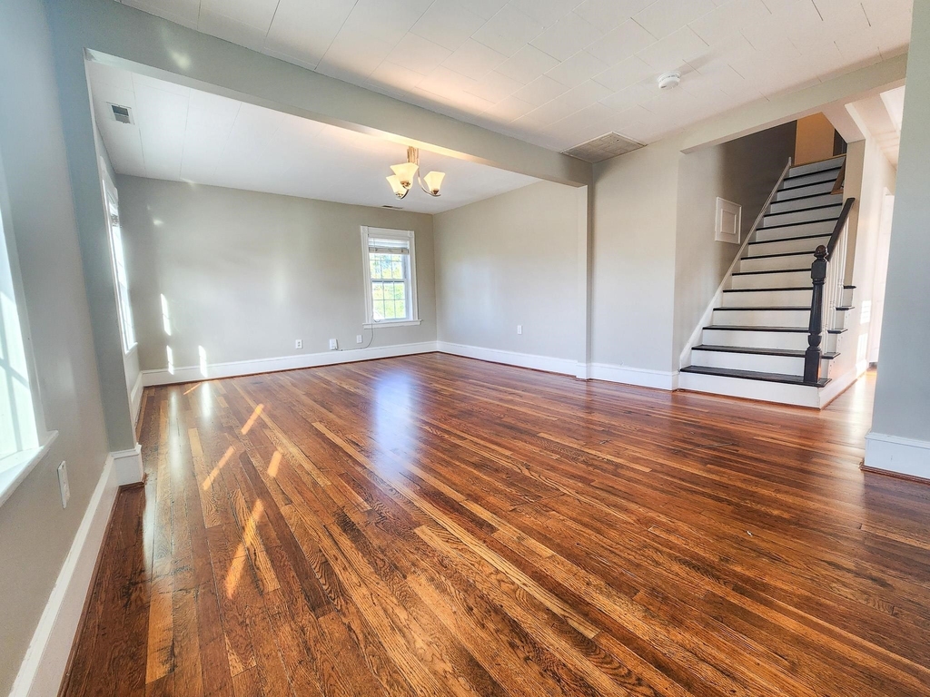 141 Amherst - Photo 2