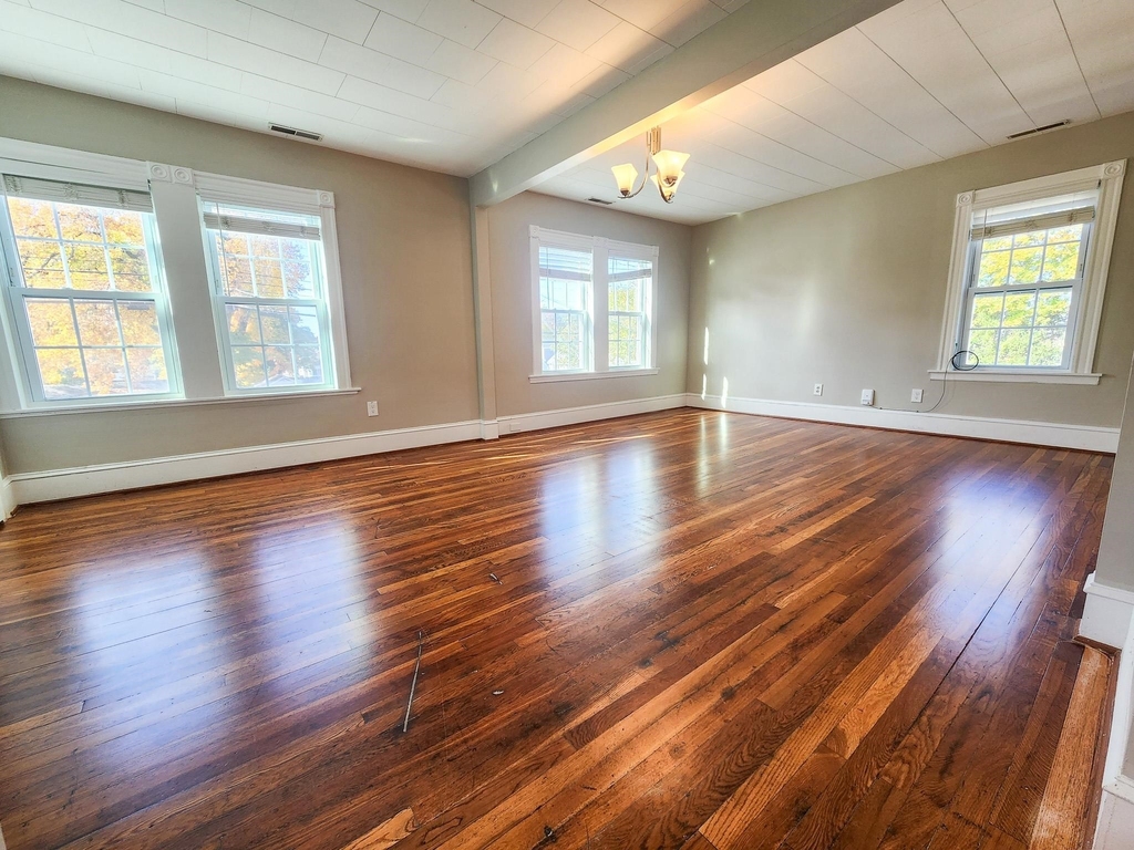 141 Amherst - Photo 1