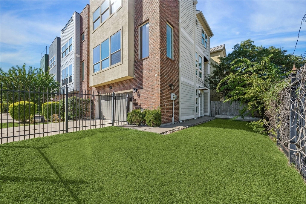 2121 Cohn Street - Photo 1