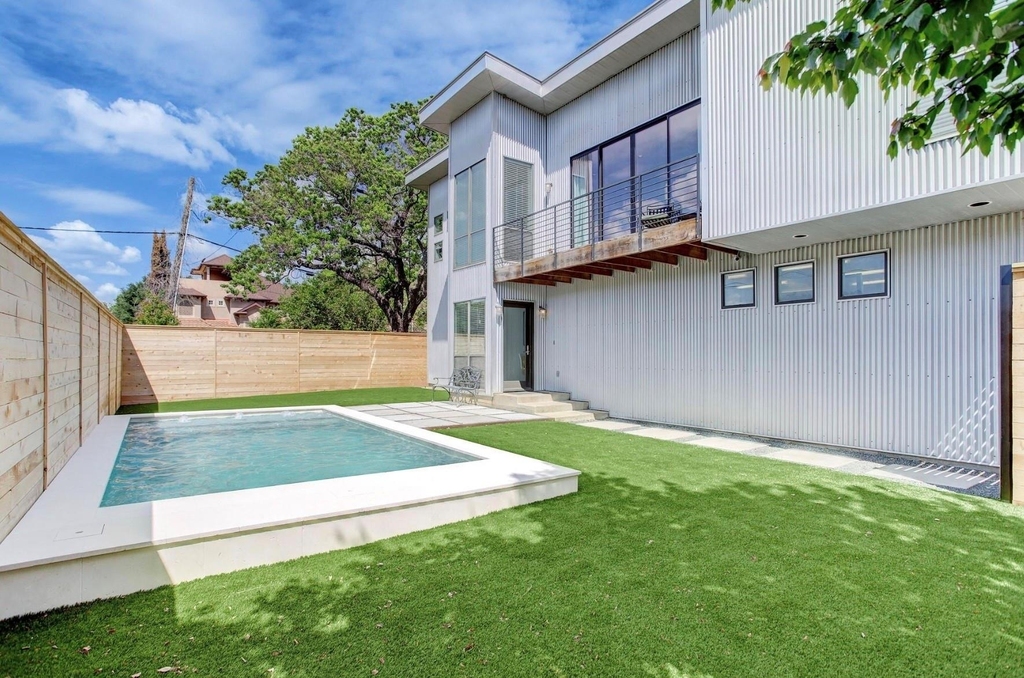 705 Nicholson Street - Photo 1