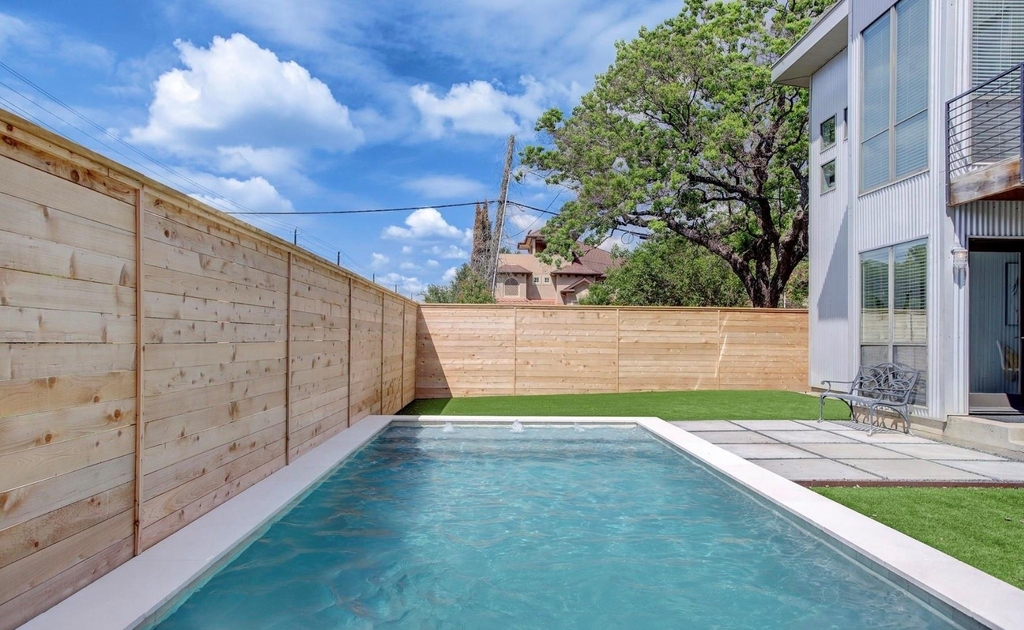 705 Nicholson Street - Photo 2
