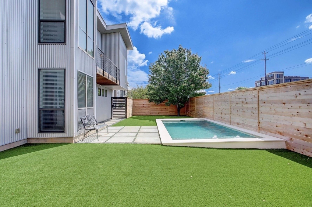 705 Nicholson Street - Photo 3