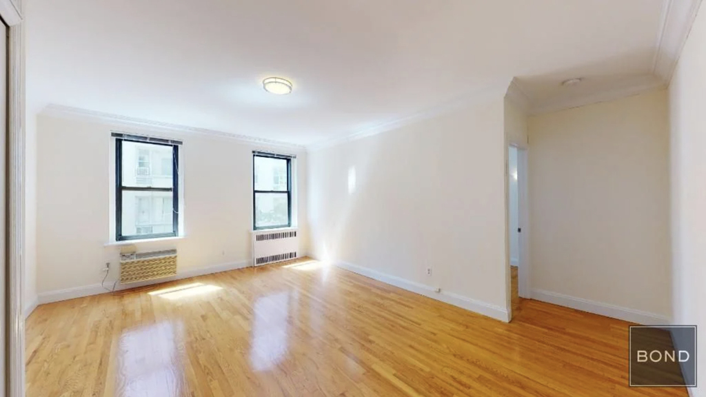 East 78th St & York Ave - Photo 1