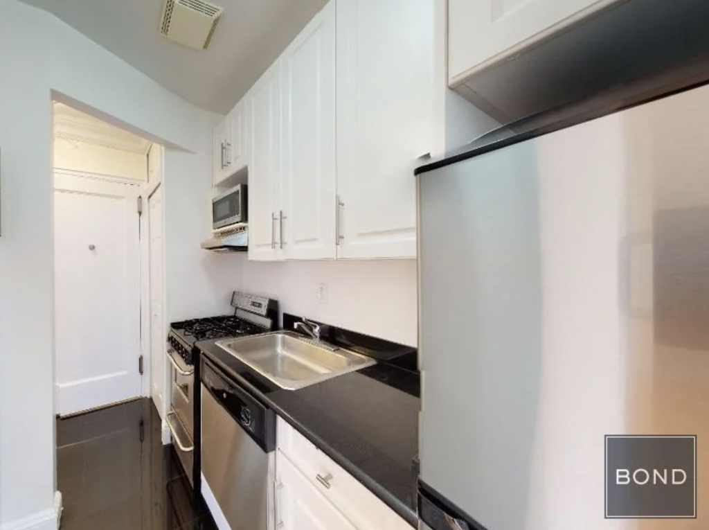 East 78th St & York Ave - Photo 5