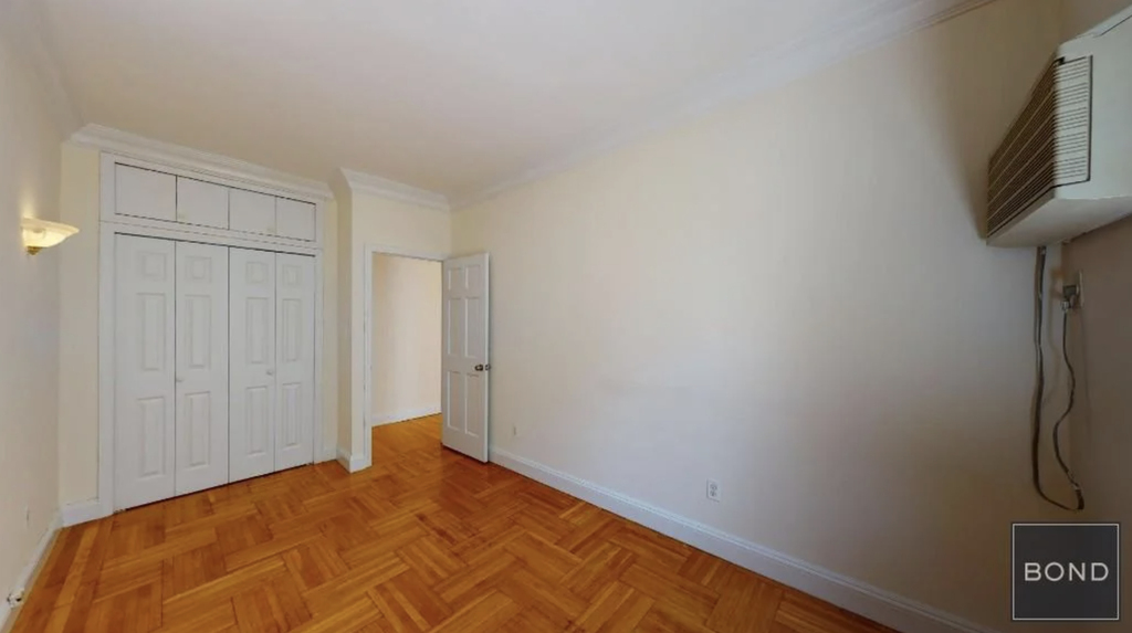 East 78th St & York Ave - Photo 4