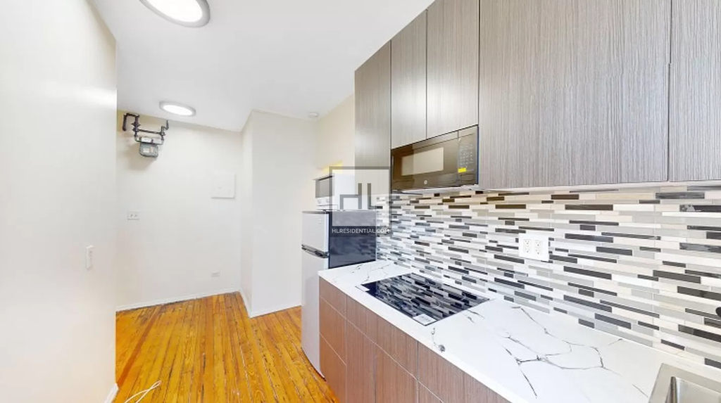 Sullivan Street - Photo 1