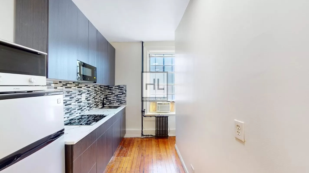 Sullivan Street - Photo 0