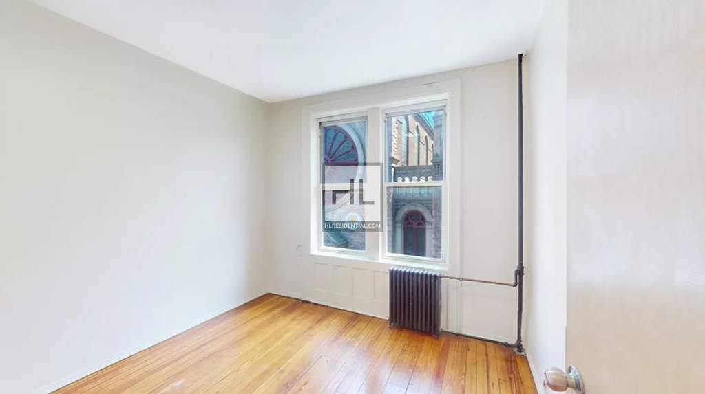 Sullivan Street - Photo 3