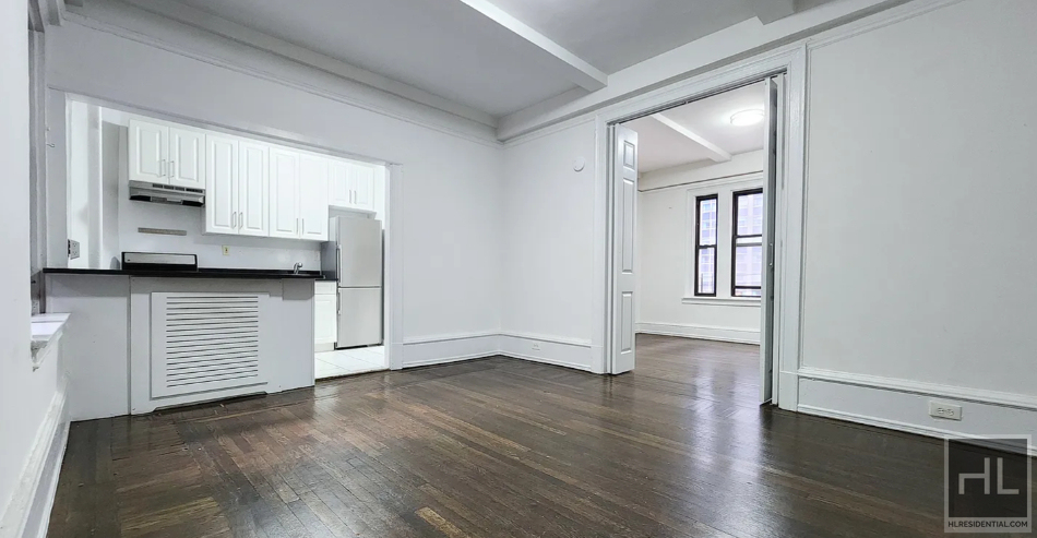 West 55 Street - Photo 1