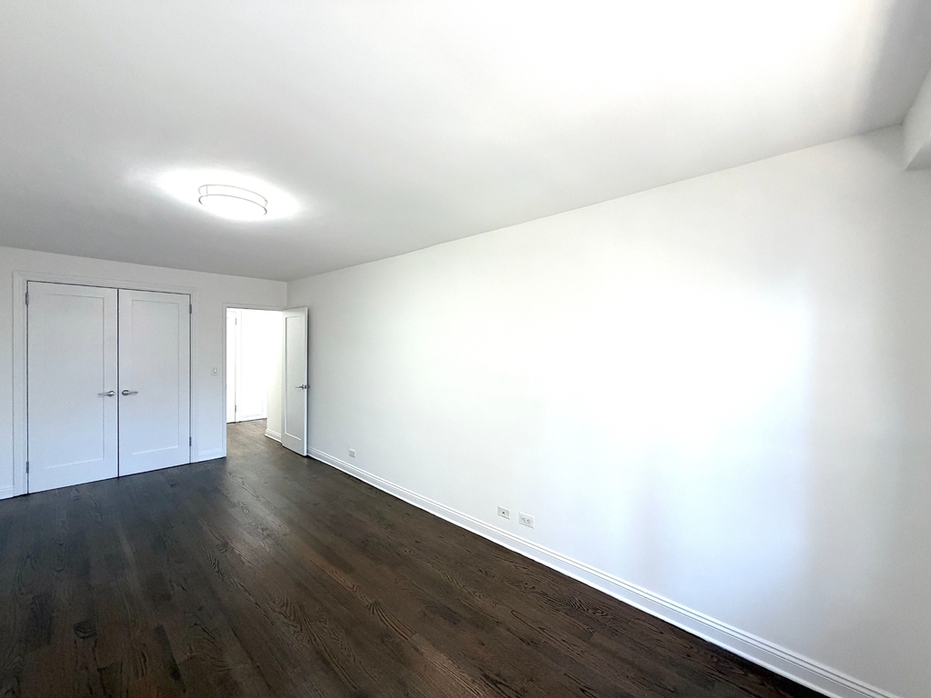 East 82nd Street - Photo 2