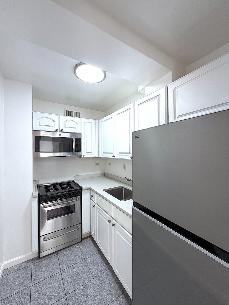 East 63rd Street - Photo 1