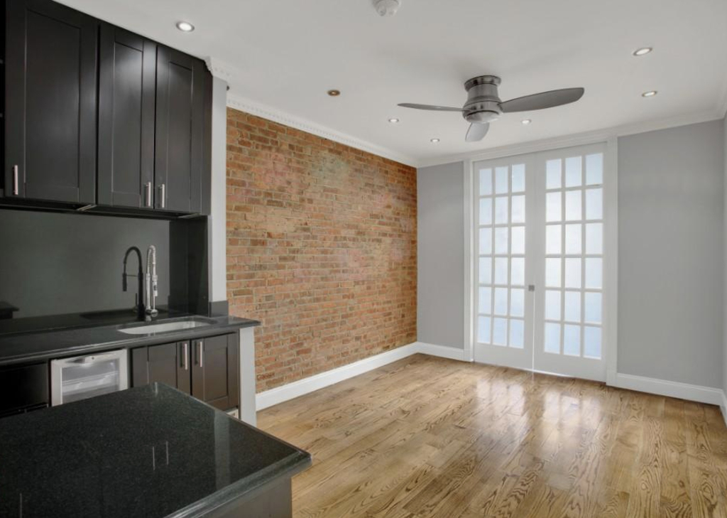 West 52nd Street - Photo 1