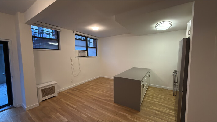 Sullivan Street - Photo 2