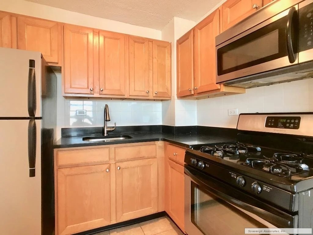3333 Broadway - Photo 3