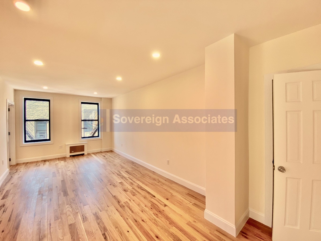 686 West 204th Street - Photo 5