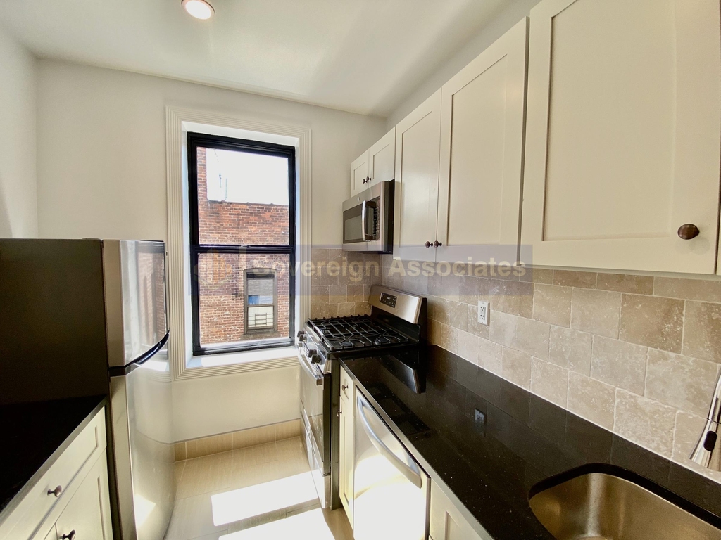 686 West 204th Street - Photo 2