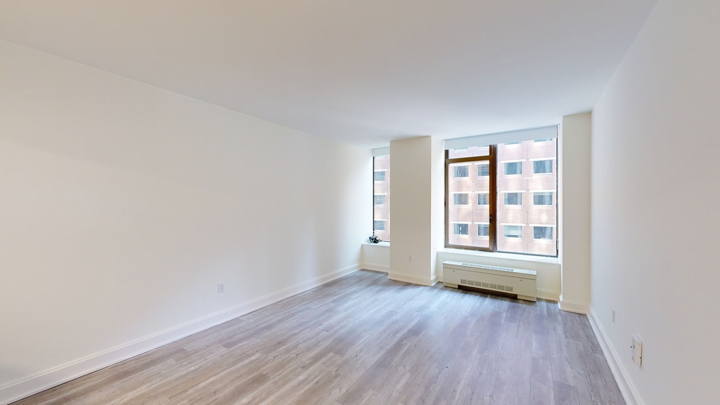 10 Hanover Square - Photo 2