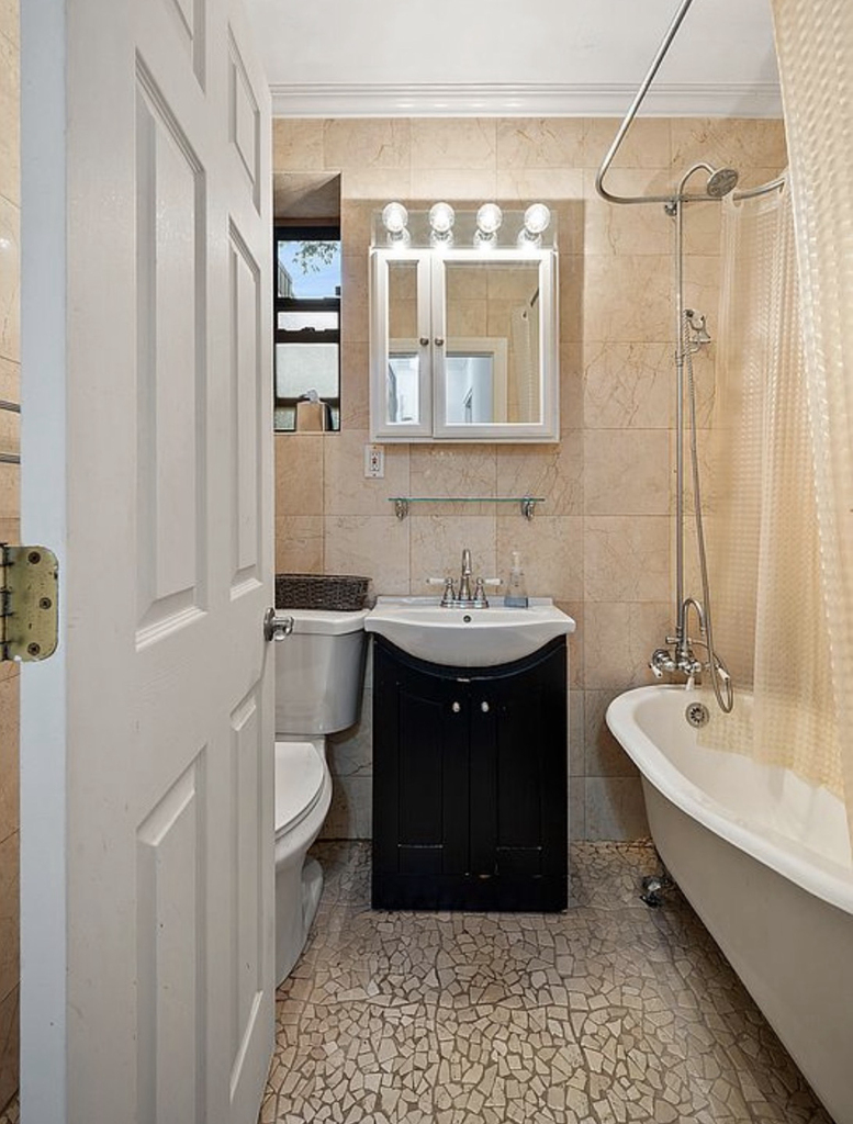 76-9 Ditmars Boulevard - Photo 1