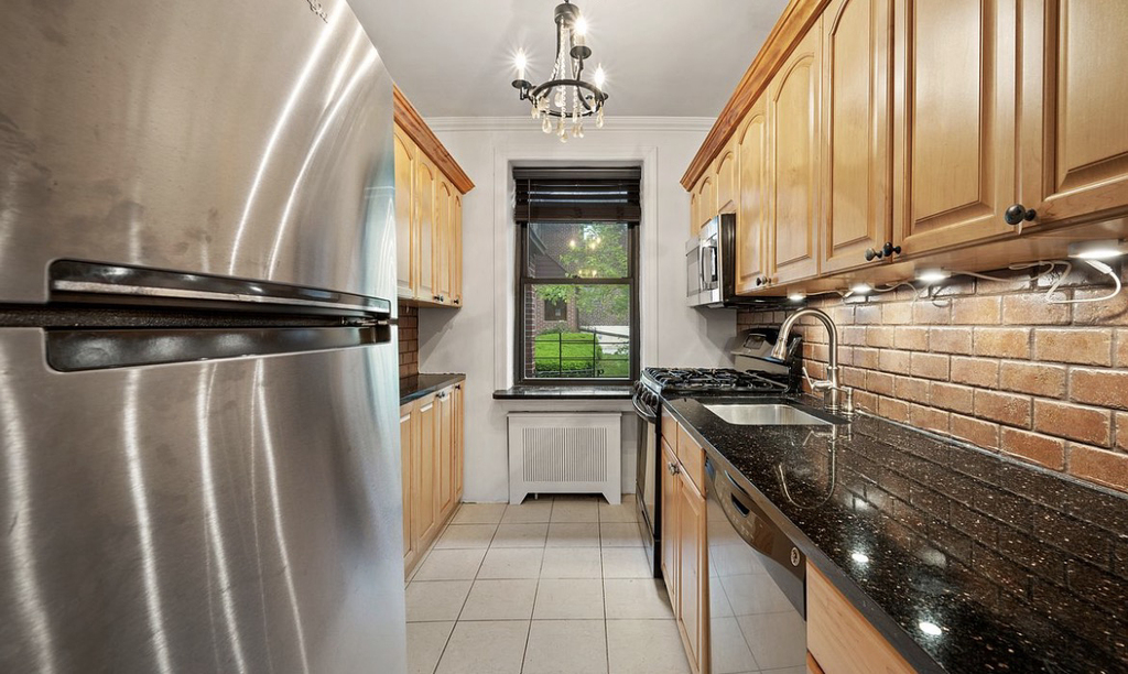 76-9 Ditmars Boulevard - Photo 5