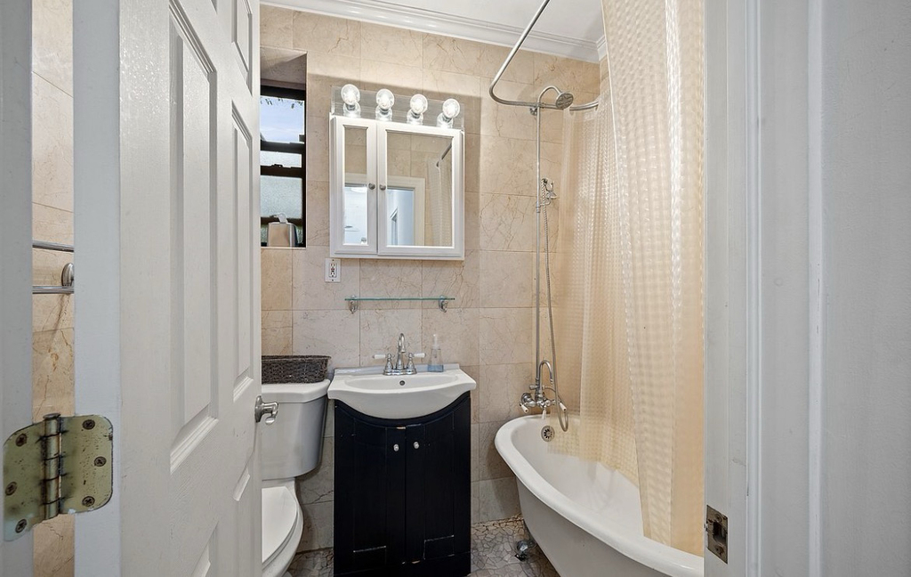 76-9 Ditmars Boulevard - Photo 10