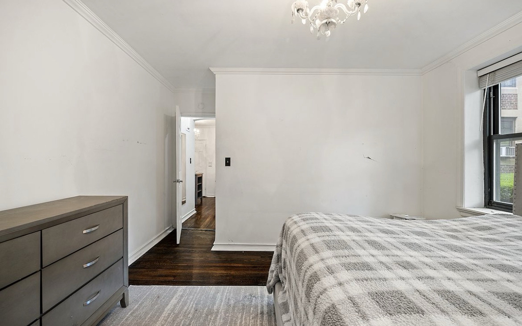 76-9 Ditmars Boulevard - Photo 9