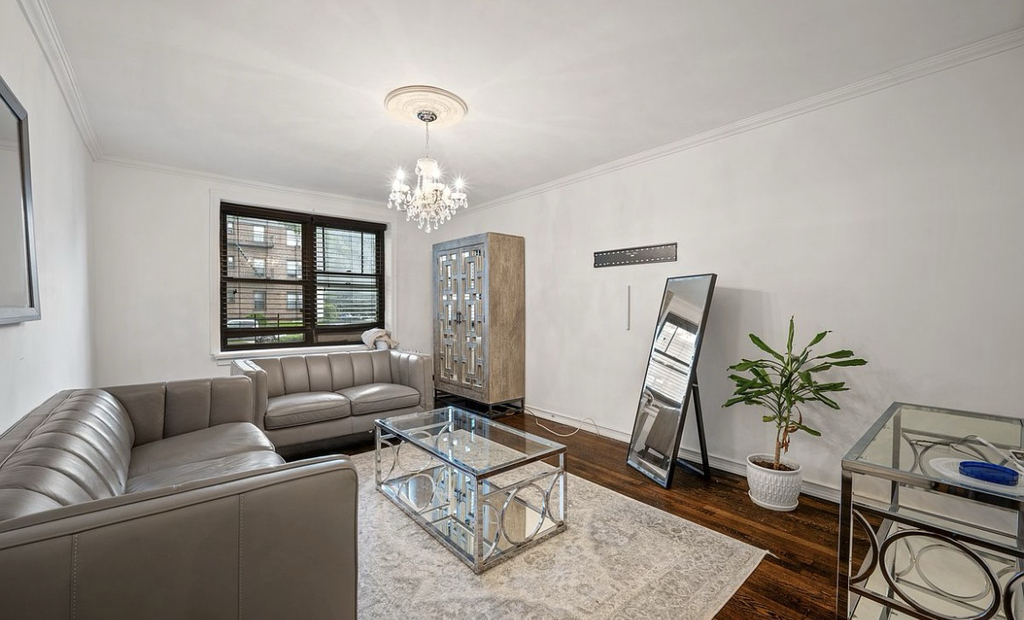 76-9 Ditmars Boulevard - Photo 3
