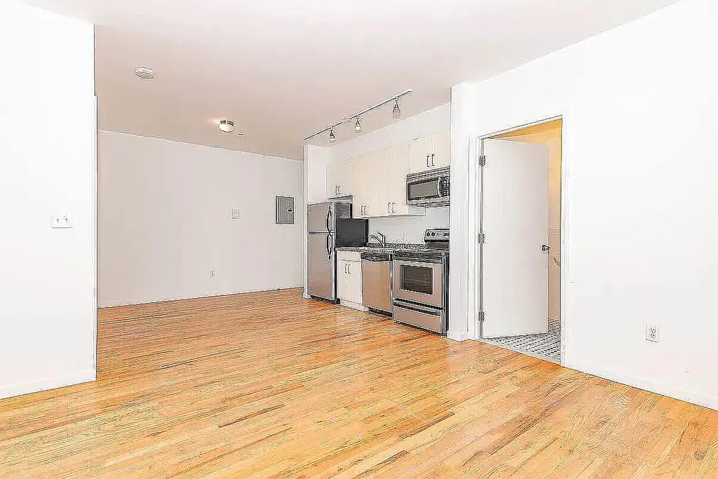 324 Melrose Street - Photo 5