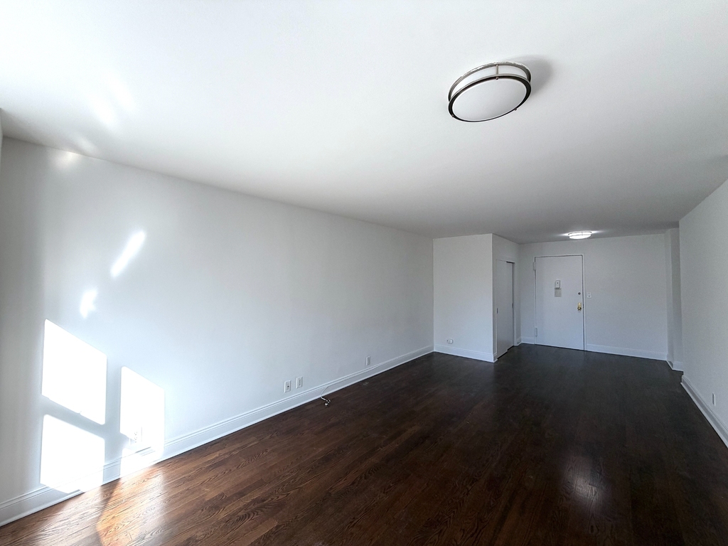East 89th Street - Photo 0