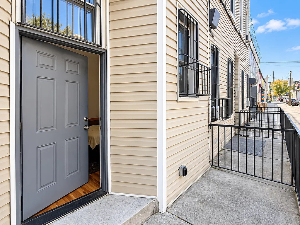 292 Harman Street - Photo 2