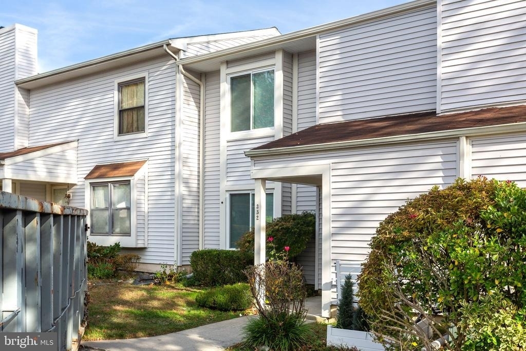 352 Hawthorne Street - Photo 1
