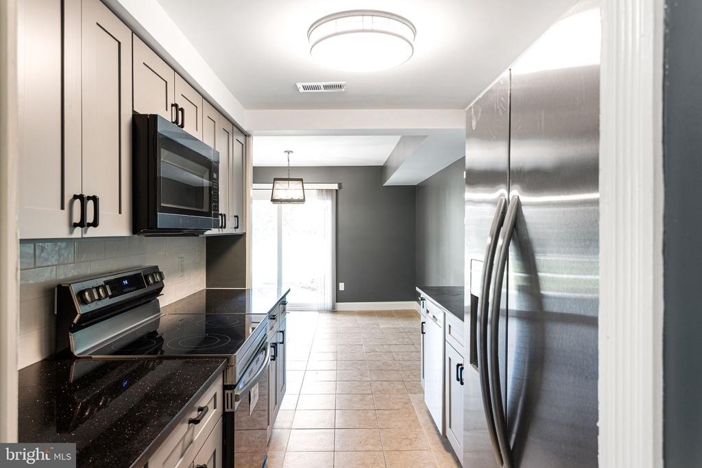 352 Hawthorne Street - Photo 13