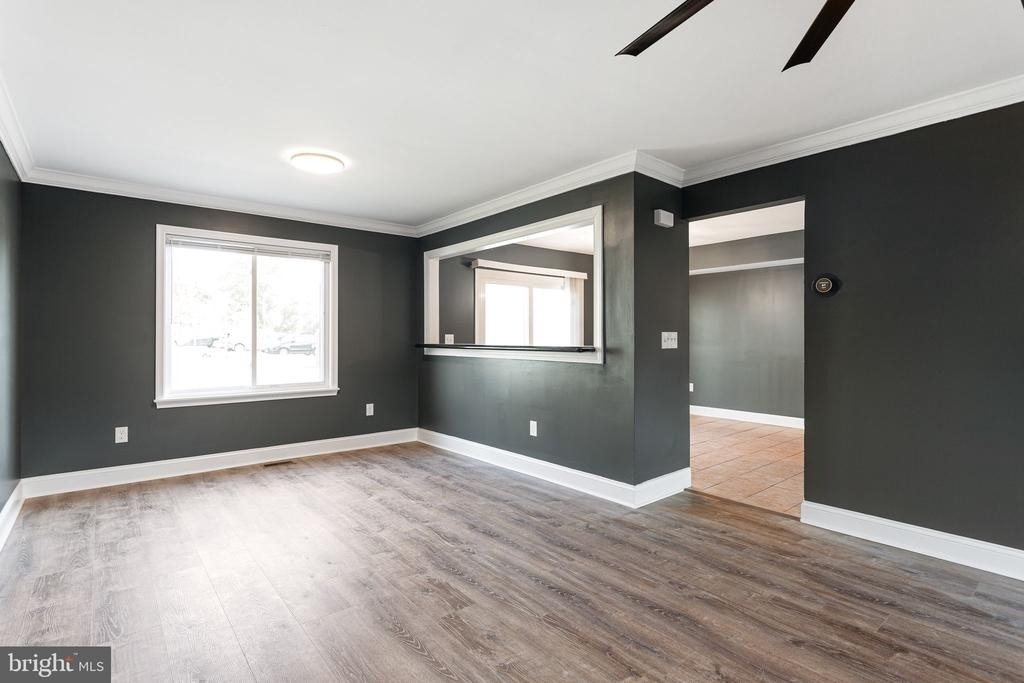 352 Hawthorne Street - Photo 8