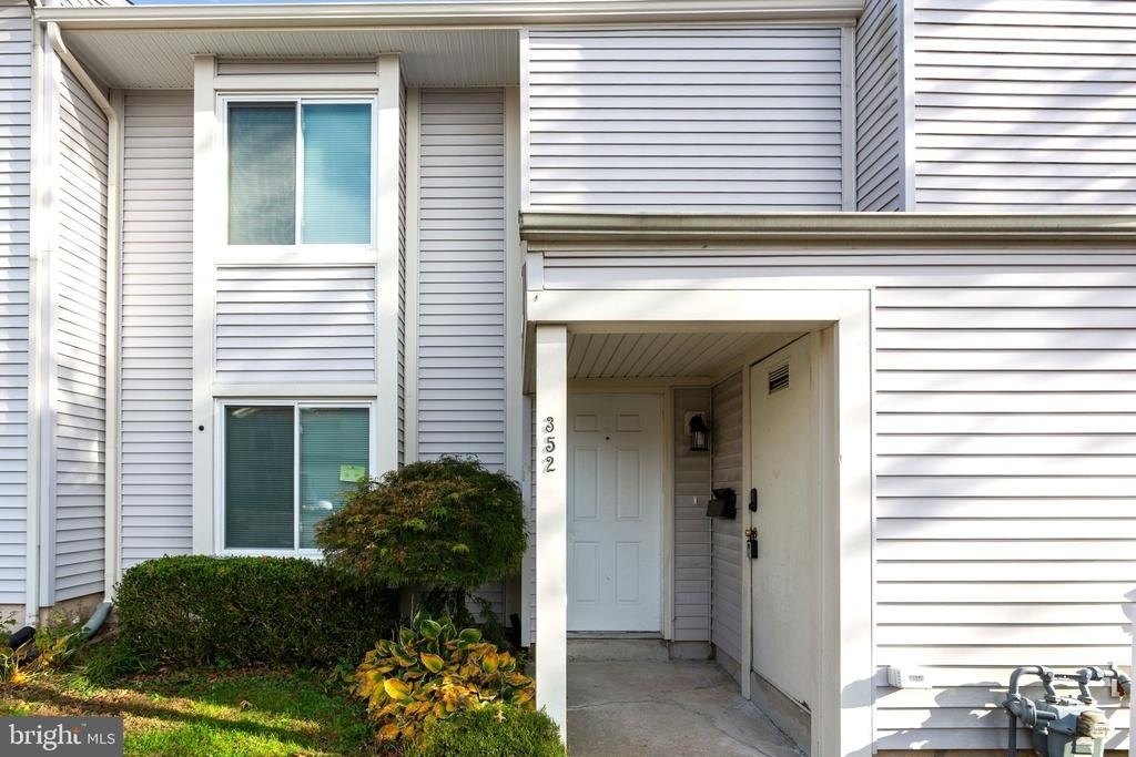 352 Hawthorne Street - Photo 3