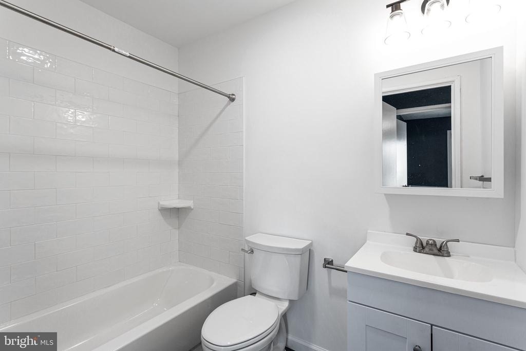 352 Hawthorne Street - Photo 22