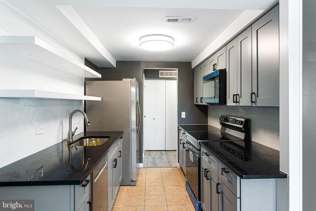 352 Hawthorne Street - Photo 12