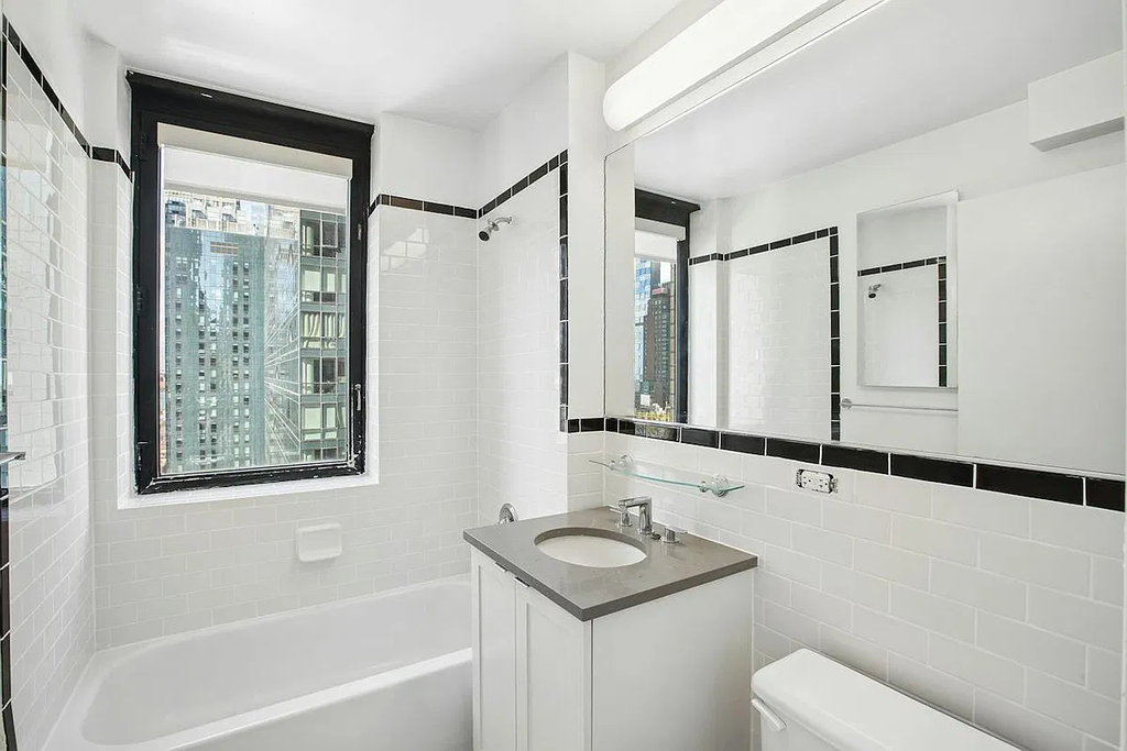 West 42nd Street - Photo 6