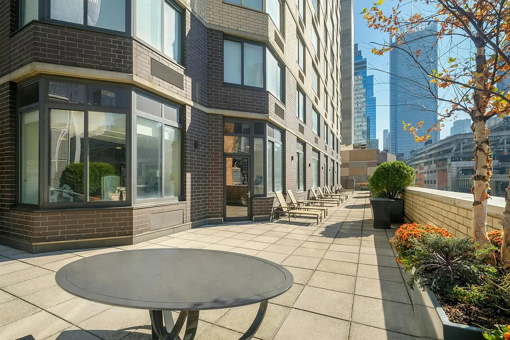 West 42nd Street - Photo 10