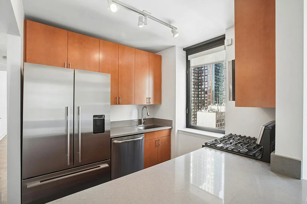 West 42nd Street - Photo 3