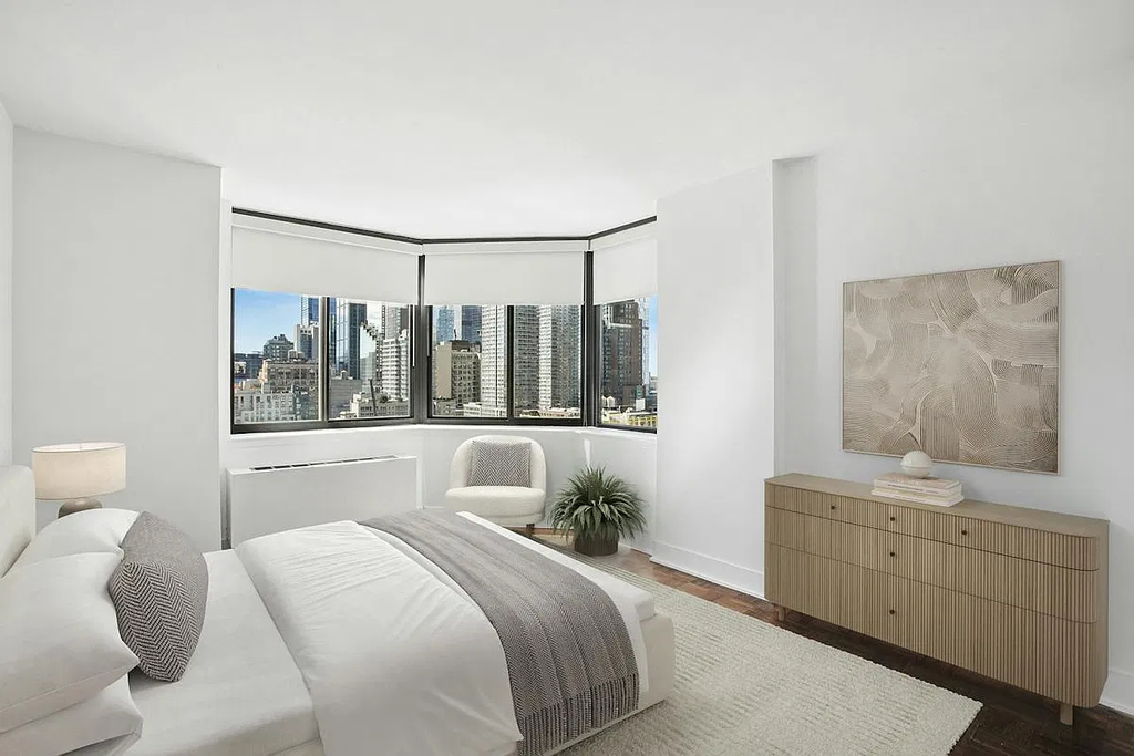 West 42nd Street - Photo 1