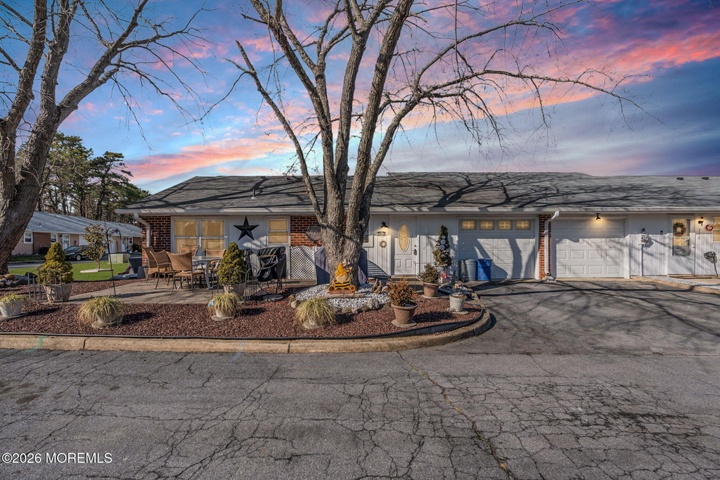 711d Dorchester Drive - Photo 0