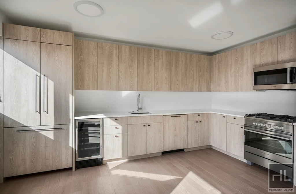 East 72nd Street - Photo 4