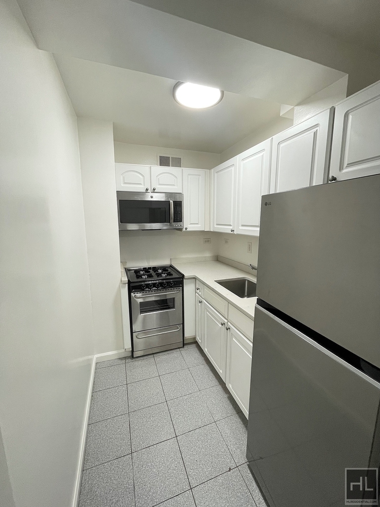 East 63 Street - Photo 2