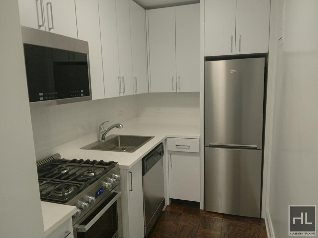 E 81st St - Photo 2