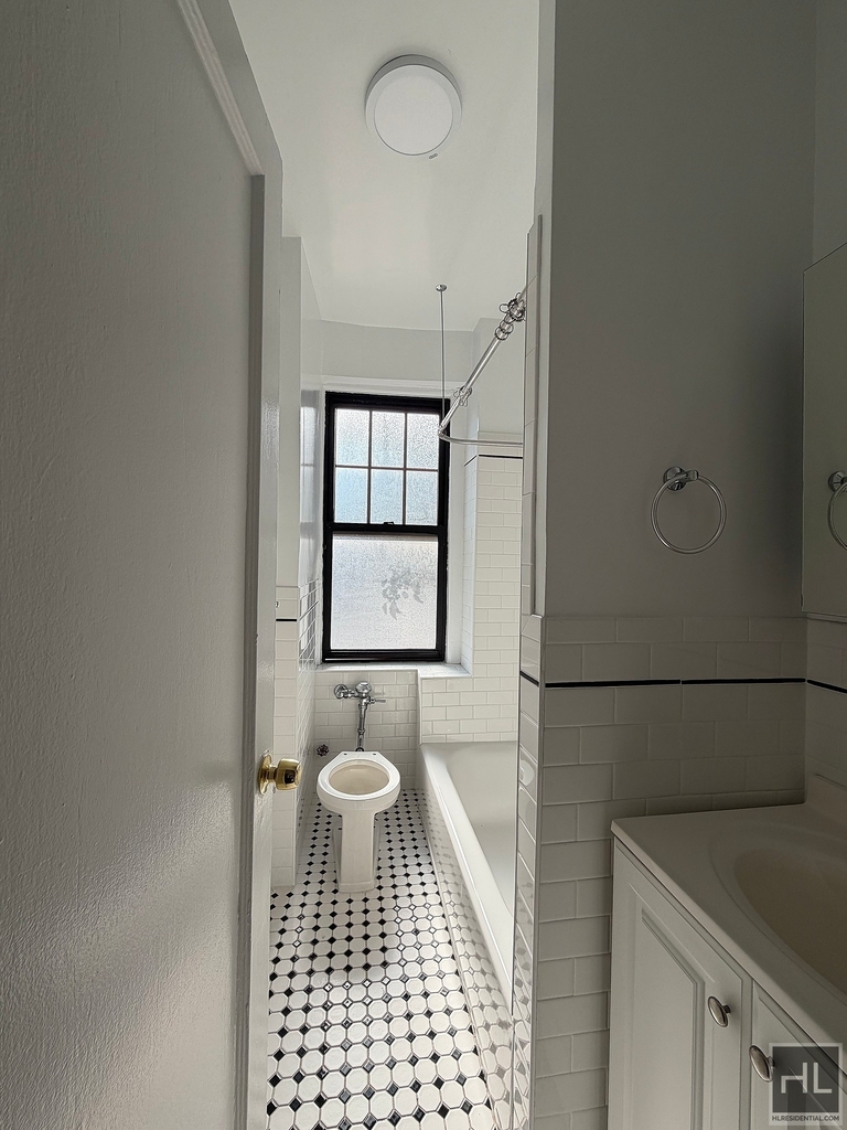 West 11th Street - Photo 3