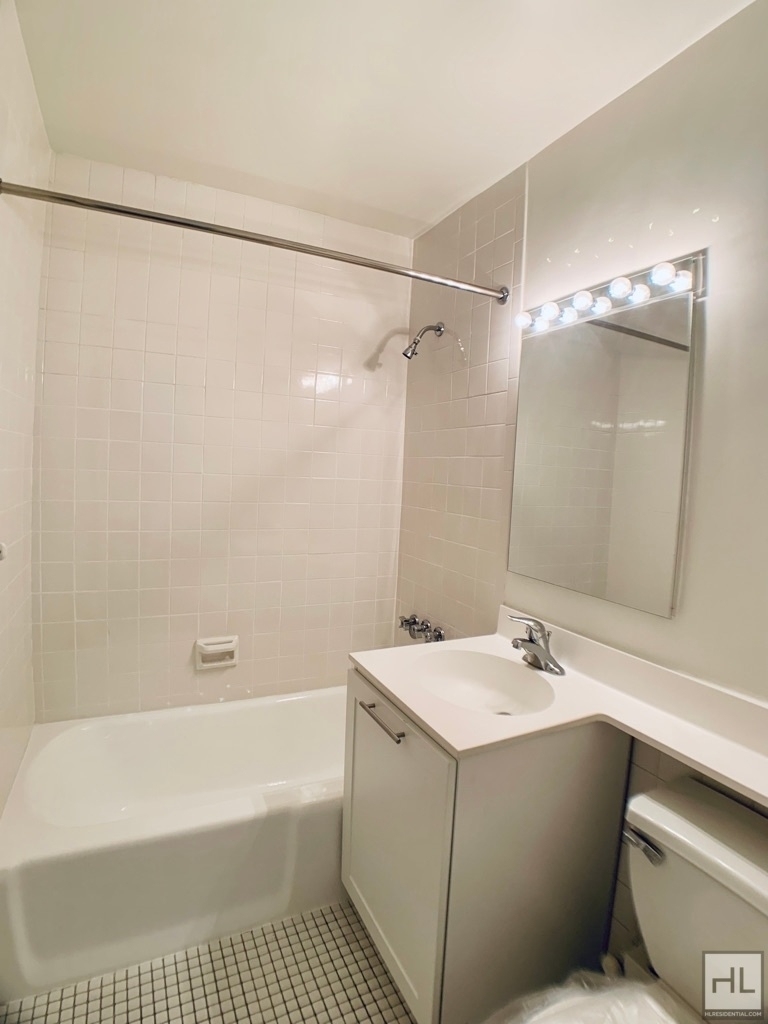 East 49 Street - Photo 3